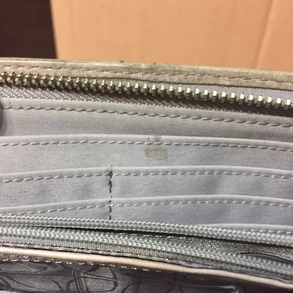 Fossil Zip Up Leather Wallet. - Picture 7 of 8